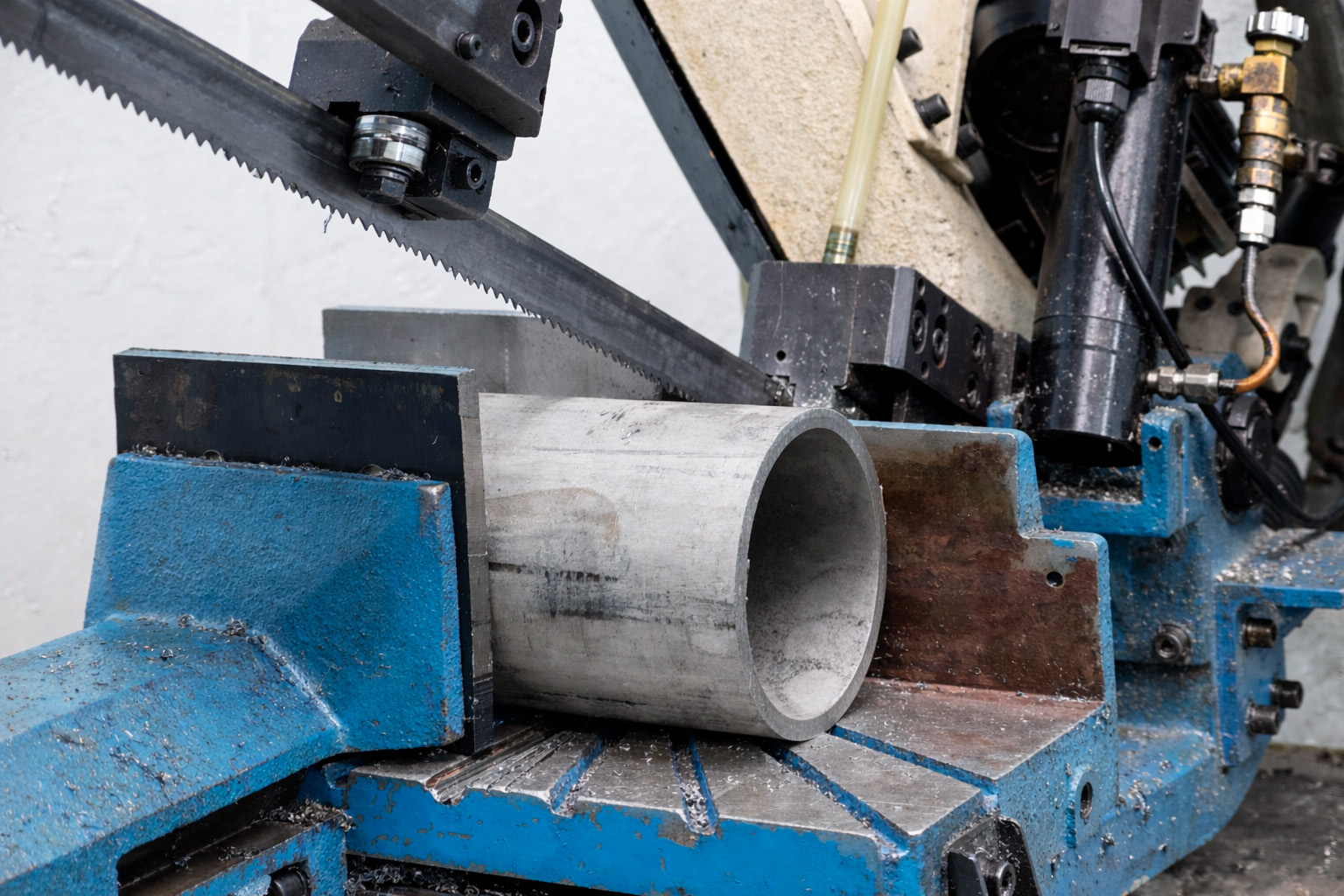 Резка на ленточнопильном станке